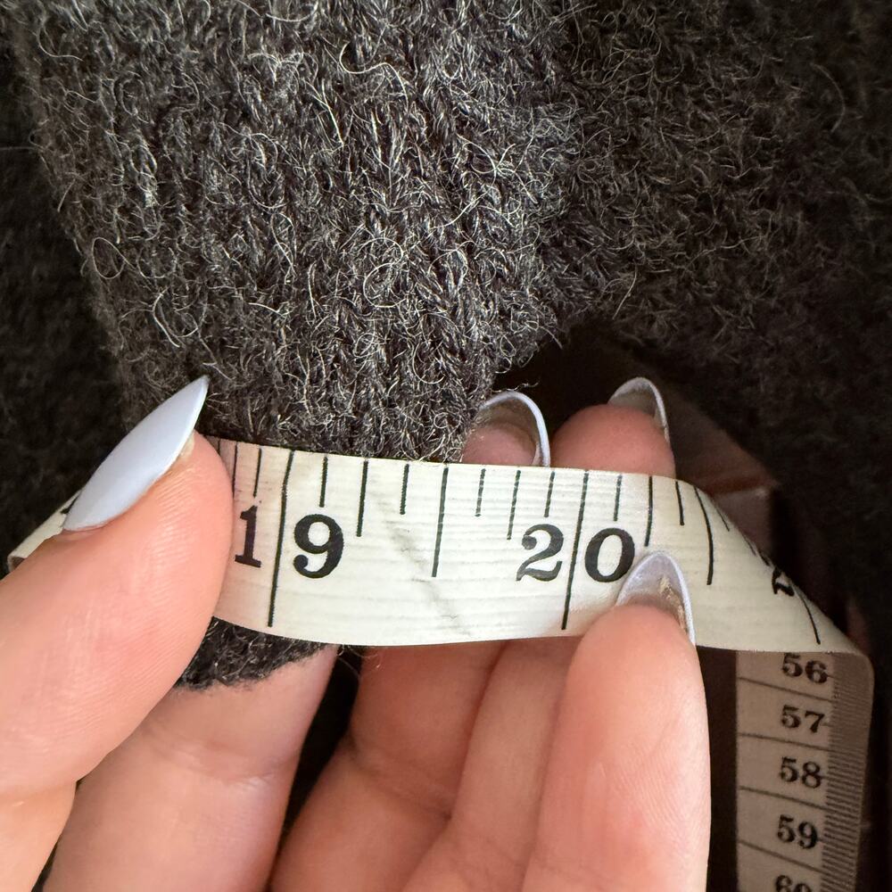 The ALPACA CONNECTION | Gray Fringed Alpaca Wool sweater | Large - Picture 9 of 10